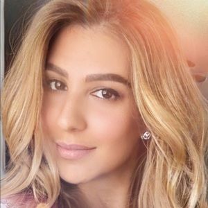 Meet your Posher, Mia😃💕